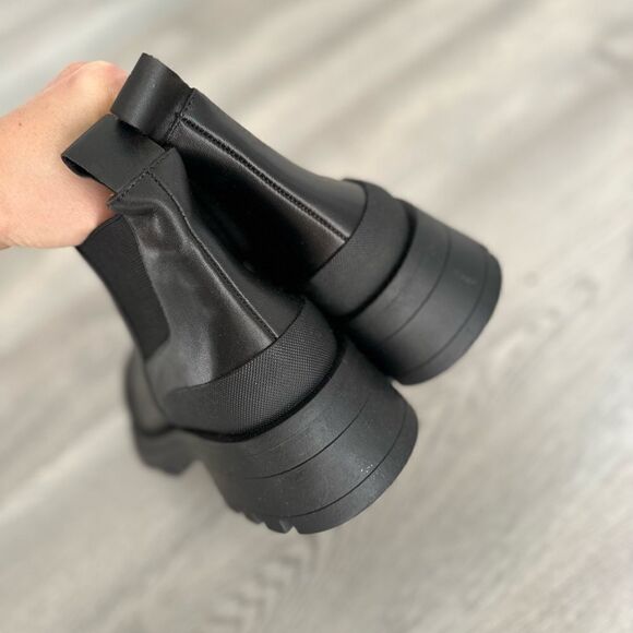 Zara RUBBERIZED TOE LEATHER ANKLE BOOTS - Picture 8 of 9